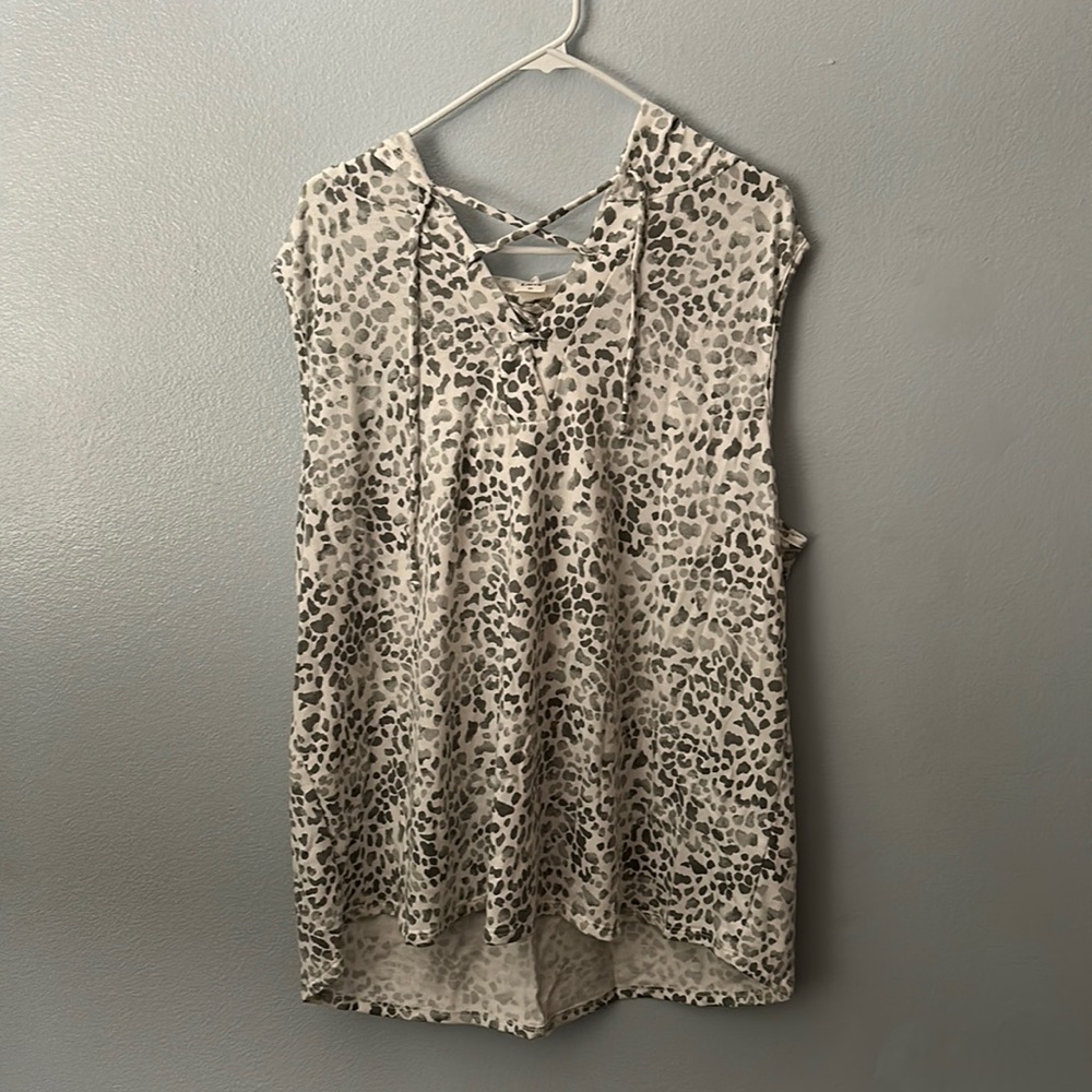 Sleeveless cheetah print hoodie